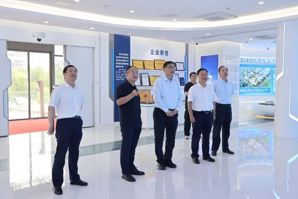 1750416699702263.jpg 江蘇高速領導參觀_副本.jpg